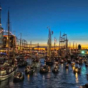 SAIL Evening Cruise – Enjoy the Fireworks with a Glass of Bubbles