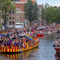 Festa in barca alla parata sui canali - Amsterdam Pride 2026