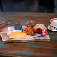 Open Boat Cruise + Traditional Dutch Breakfast