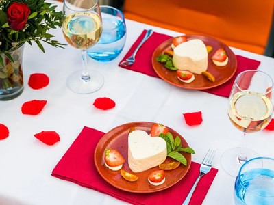Valentines on lovers boat qc2p4c5z