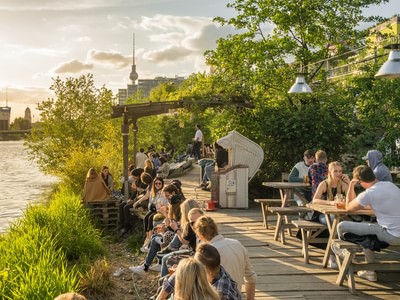 Berlin Beer garden tv tower Spree 1000x750