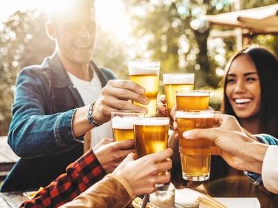 People toasting with beers 1000x750