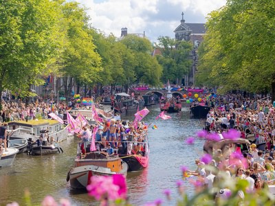 Pride canal parade 1 1000x750