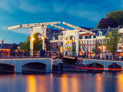 Skinny bridge Amstel at night 1000x750