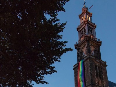 Amsterdam pride rainbow flag on westertoren lz5hmo1p