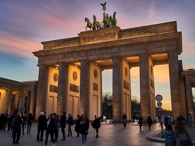 Brandenburg gate at sunset enqaceop