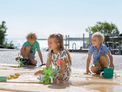 Children playing outside bla planet zmvlly1x