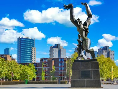 Destroyed city statue tnxdvmx4