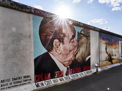East side gallery art keznxx4x