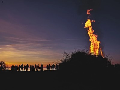 Easter bonfire at sunset aehilhjz