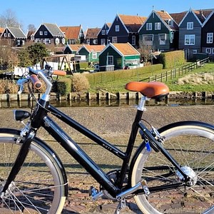 Explore Marken & Volendam by e-bike