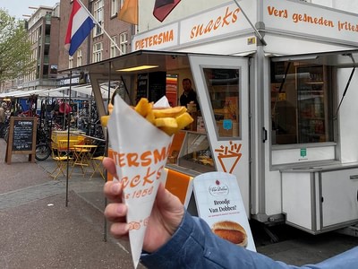 Freshly cut fries on the streetmarket jrafvodu