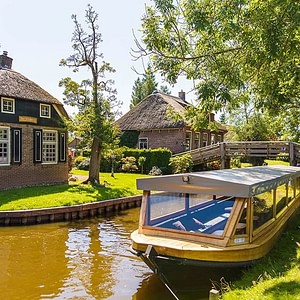 Giethoorn Tour