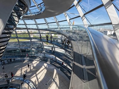 Inside the reichstag dome oyih1xxd