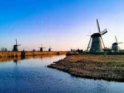 How to get to Kinderdijk?