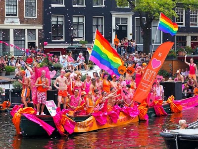 Pride amsterdam canal parade 2hzdnplb