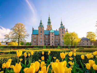 Rosenborg castle king s garden in spring qpxkfhvt