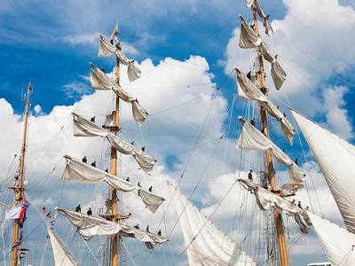 Sail amsterdam up on the mast zlkd2szo