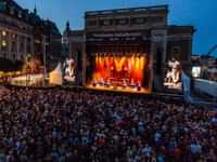 Watch world-class artists on Gustav Adolfs torg and Skeppsbron