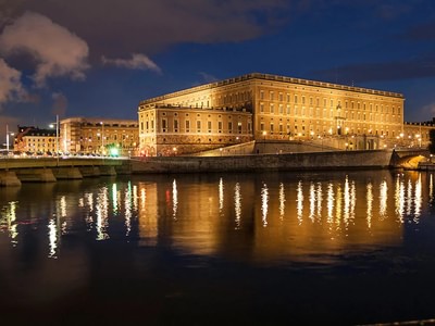 Stockholm royal palace at night f1if1qxm