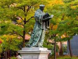 8 Famous and infamous statues in Rotterdam
