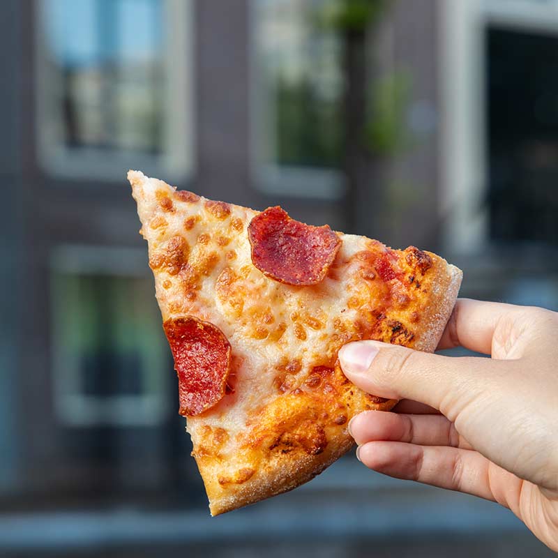 New York Pizza by LOVERS Canal Cruise in Amsterdam – afbeelding 4