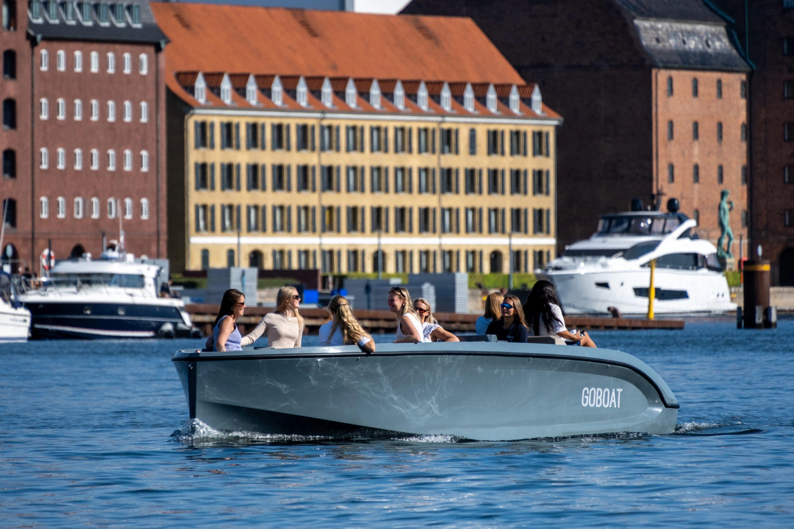 RED Sightseeing bus 48h + 1-hour GoBoat Guided Harbor Boat Tour – afbeelding 4
