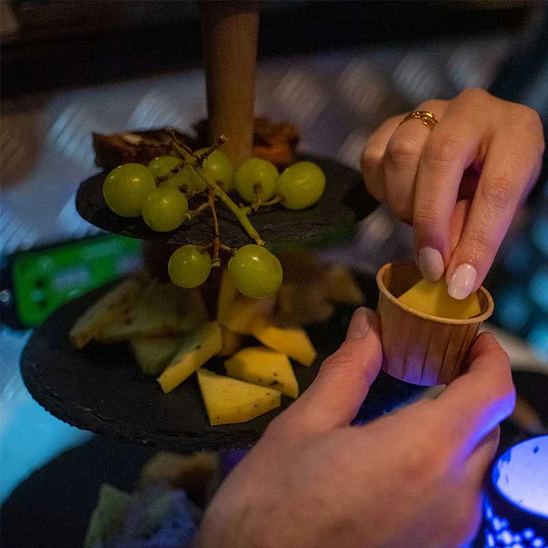 Wine & Cheese Cruise in Amsterdam – afbeelding 3